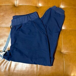 FIGS navy blue women’s jogger scrub pants. Size 3XL. Great used condition.